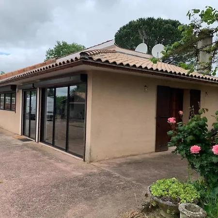 Сasa de vacaciones Maison Familiale Avec Piscine Proche Perigueux